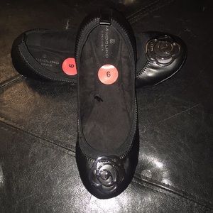 Size 6 Bandolino Flats - Black with Silver Emblem